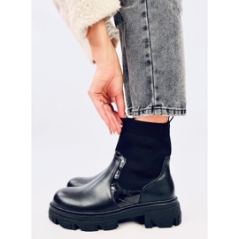 Schwarze Stiefel mit Sockenobermaterial 3
