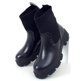 Schwarze Stiefel mit Sockenobermaterial 1