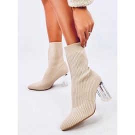 Beigefarbene Sock-Boots mit transparentem Absatz 4