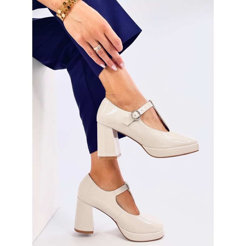 Beige lackierte Plateaupumps 2