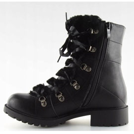 K90 Schwarze Stiefel mit Fell 1