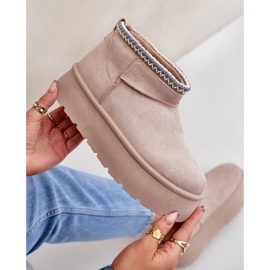 Hellbeige Schneestiefel auf Plateau mit dekorativer Stickerei 2