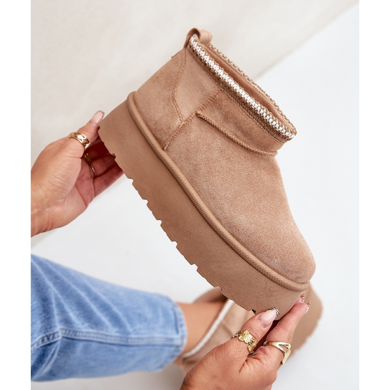 Beigefarbene Schneestiefel auf Plateausohle mit dekorativer Stickerei 2