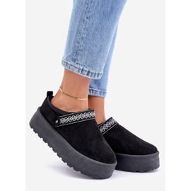 Schwarze Schneestiefel mit dekorativer Stickerei 1