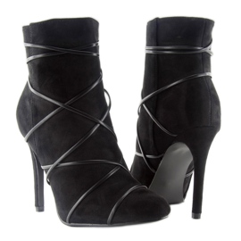 Schwarzes Wildleder auf hohem Absatz 2