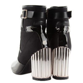 Stiefel mit schwarzem Metallic-Absatz 1
