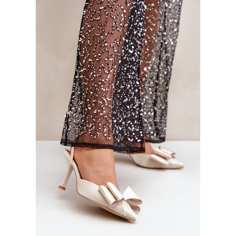 High Heels aus goldenem Stoff mit Schleife 2