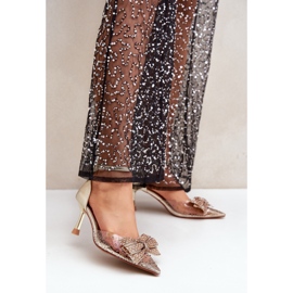 Verzierte High Heels mit goldener Schleife 2