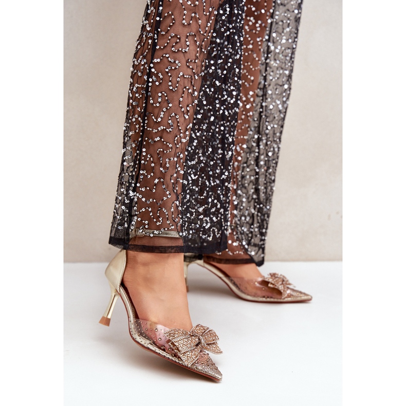 Verzierte High Heels mit goldener Schleife 2