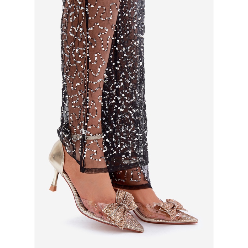 Verzierte High Heels mit goldener Schleife 1