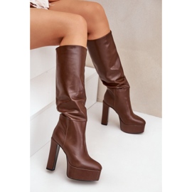 Braune Öko-Lederstiefel mit hohem Absatz und Plateau 7