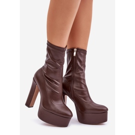 Dunkelbraune Stiefel mit hohem Absatz, Stilettoabsatz und Plateau 1