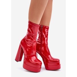 Rote Lackstiefeletten auf Plateau und hohem Absatz von Lotisha 1