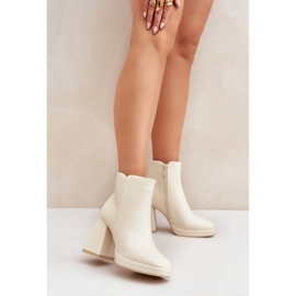 Hellbeige Stiefeletten aus Öko-Leder mit hohem Absatz 2