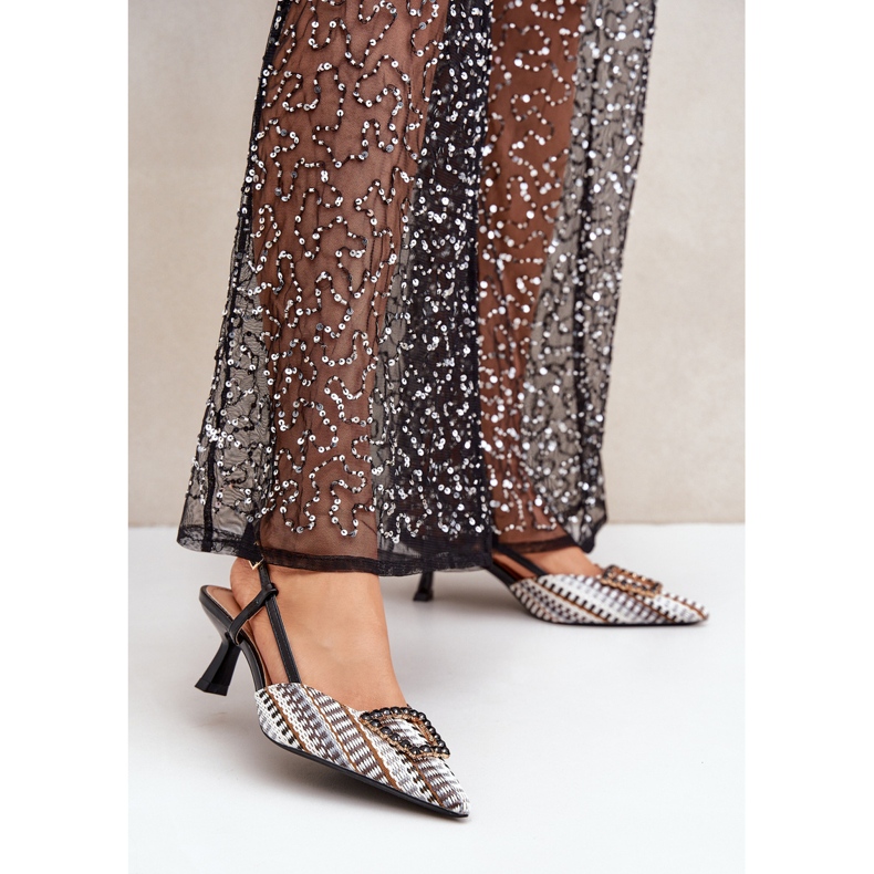 Schwarze High Heels mit Verzierung und offenem Absatz 2