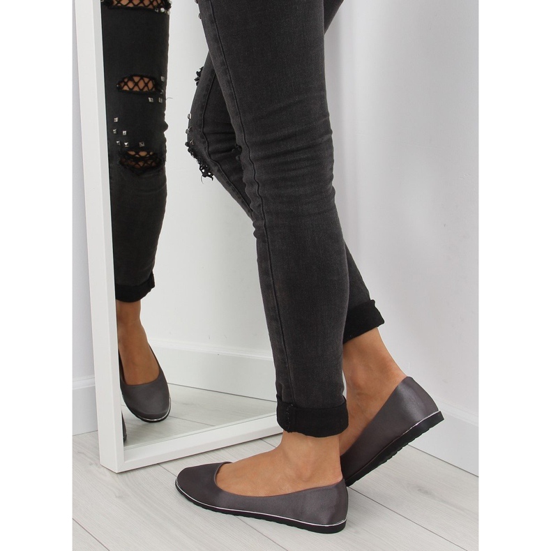 Ballerinas aus grauem Satin A8621 grau 2