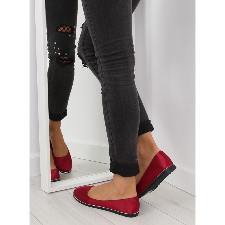 Bordeauxrote Ballerinas aus Satin A8621 rot 2