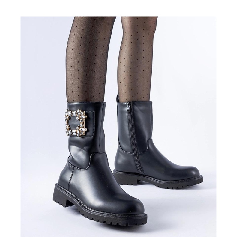 Schwarze Stiefeletten verziert mit Wagner-Solea-Zirkonen 1