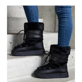 Schwarze, isolierte Schnür-Schneestiefel mit Fellverzierung 1