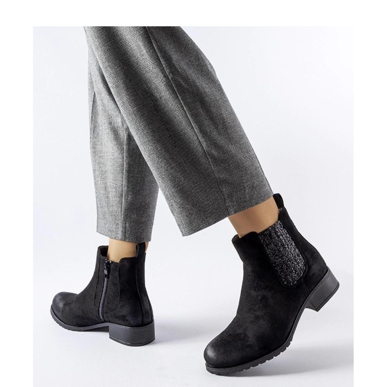 Schwarze flache Stiefeletten mit dekorativem Einsatz von Arnoux - Solea 1