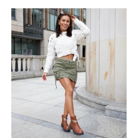 Braune Stiefeletten verziert mit einer Bonsaint-Kette – Solea 1