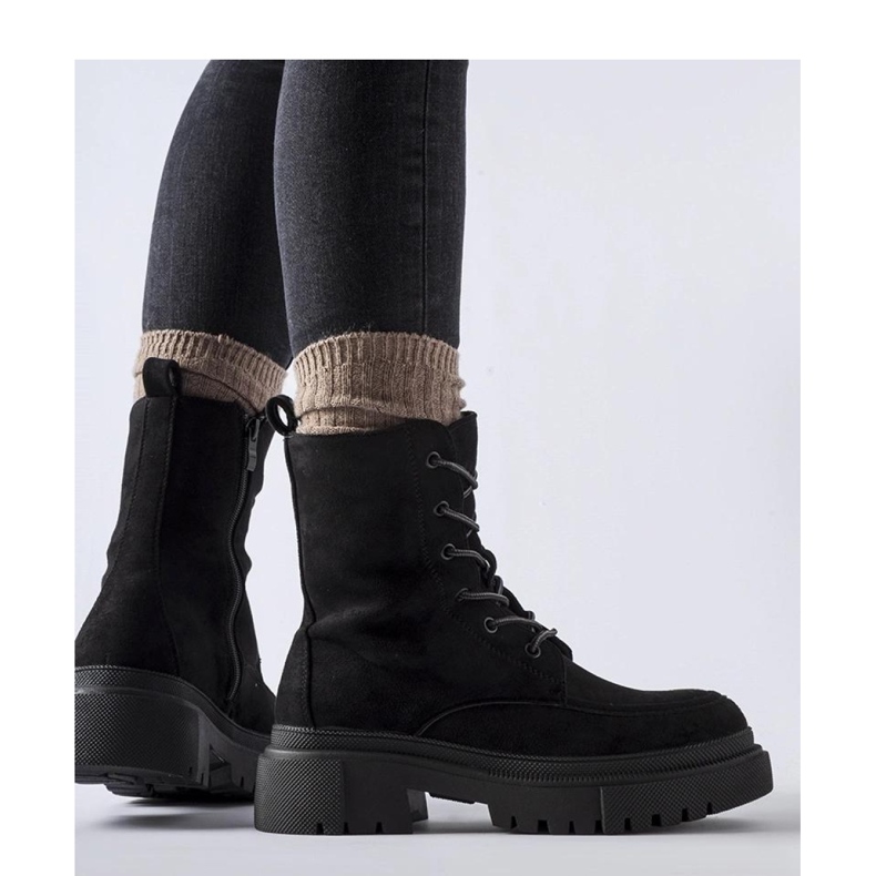 Schwarze Worker-Stiefeletten mit massiver Riel-Solea-Sohle 1