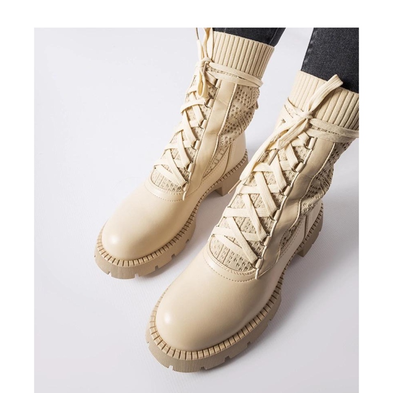 Beige durchbrochene Sockenstiefel von Portico - Solea 1