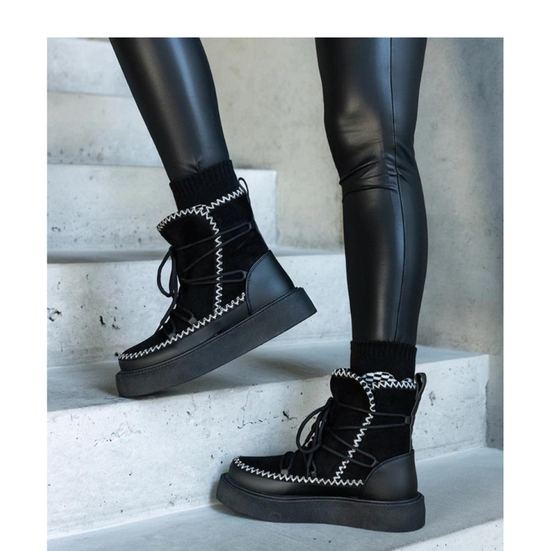 Schwarze Plateau-Schneestiefel mit Schnürsenkeln, verziert mit Mckenzie-Solea-Stickerei 1