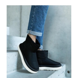 Schwarze warme Schneestiefel auf der Cores-Solea-Plattform 2