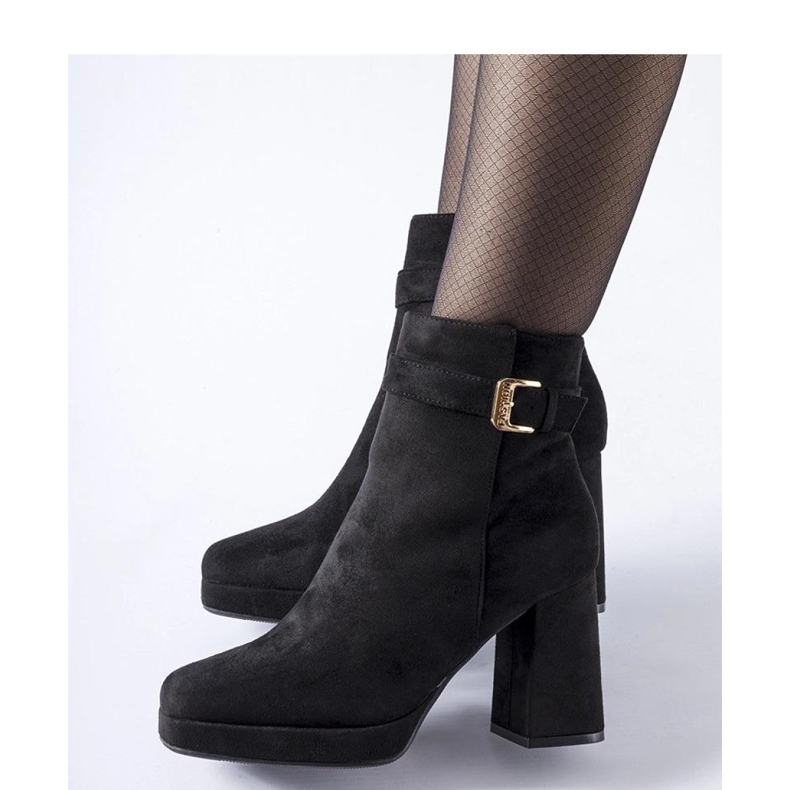 Schwarze isolierte klassische Stiefeletten aus Caio-Solea-Wildleder 1