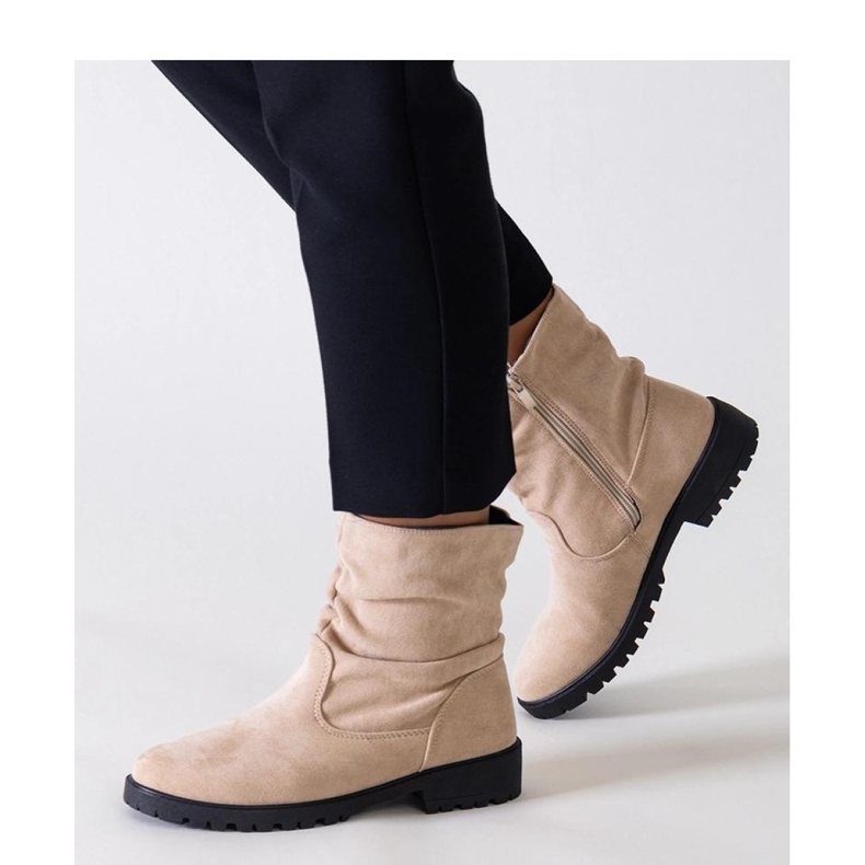 Beigefarbene Stiefeletten mit Rüschen aus Öko-Wildleder Hinda - Solea 1