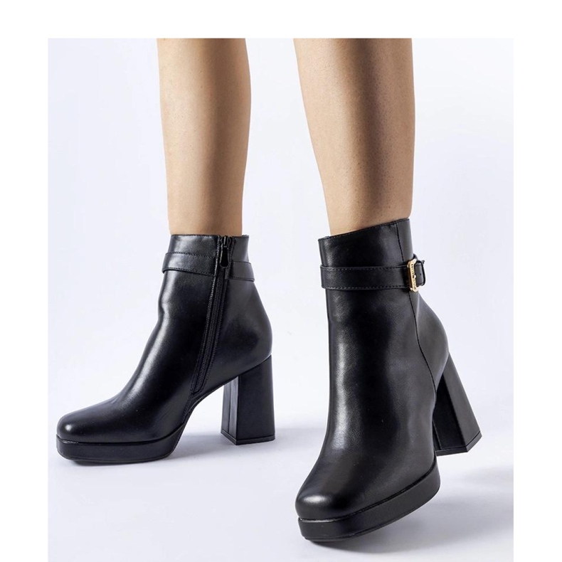 Schwarze isolierte klassische Stiefeletten aus Caio-Solea-Wildleder 1