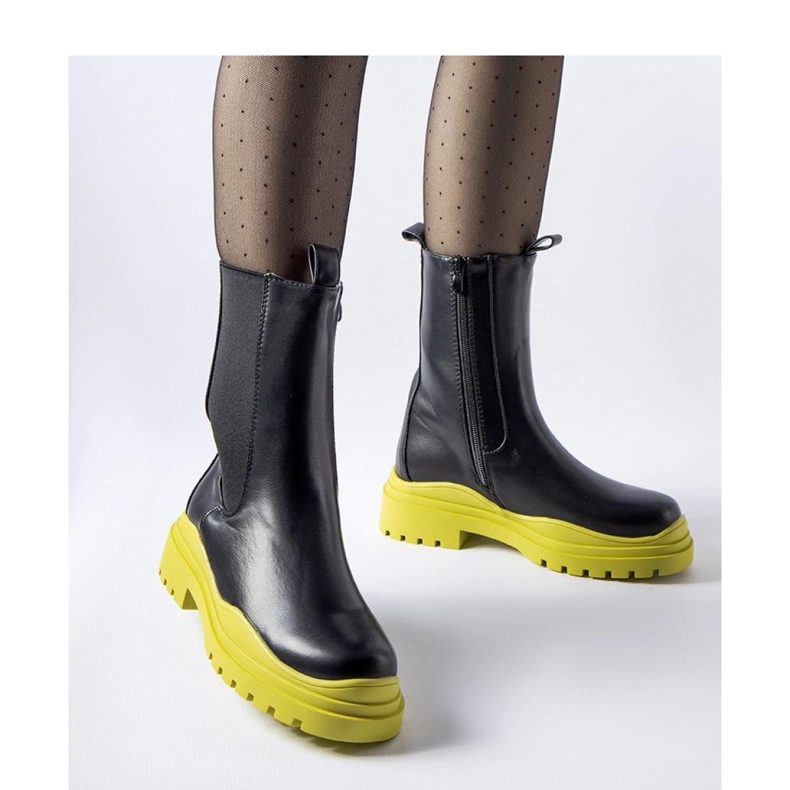 Schwarze Stiefeletten mit bunter Sohle von Delebio - Solea 1