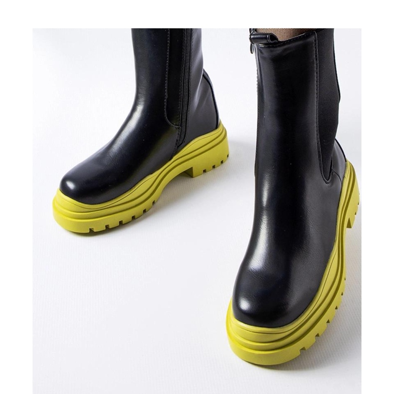 Schwarze Stiefeletten mit bunter Sohle von Delebio - Solea 2