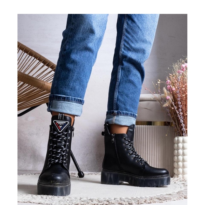 Schwarze Stiefel, Naturleder 2