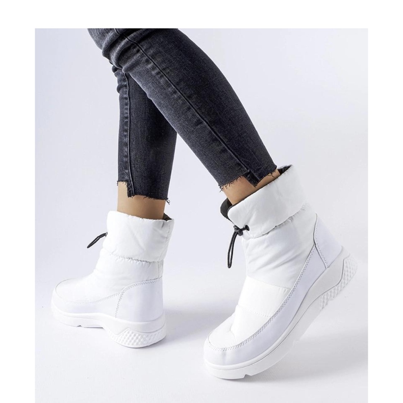 Weiße isolierte Schneestiefel für Damen 1