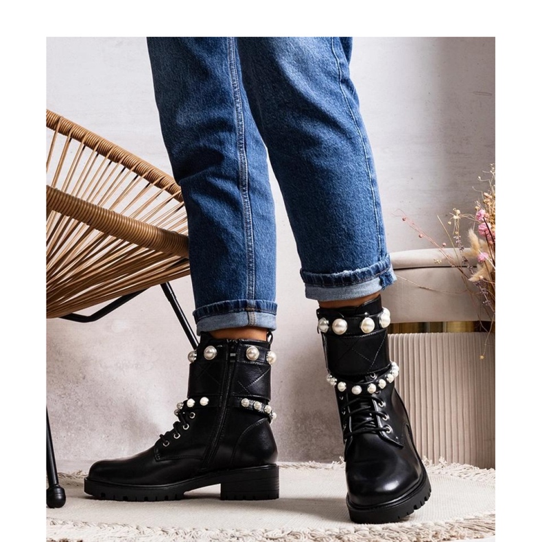 Solea Schwarze Damen-Schnürstiefeletten mit Perlen 1