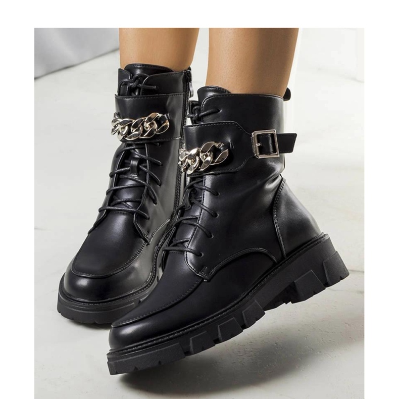 Schwarze, isolierte Wanderschuhe 2