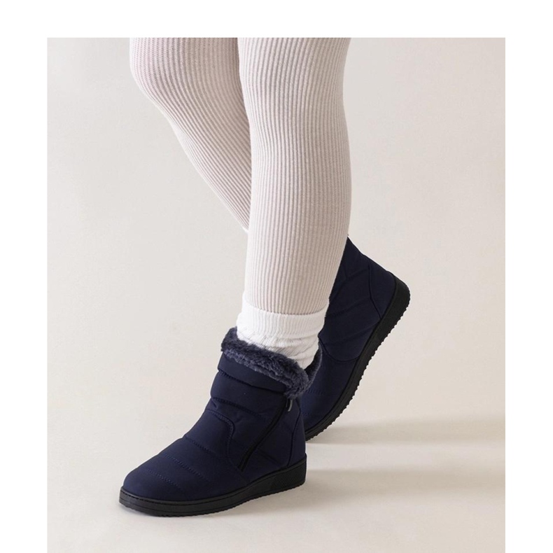 Marineblaue Schneestiefel mit Fellverzierung 1