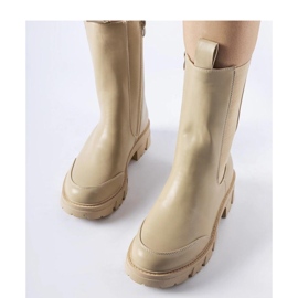 Hohe, beige, massive, isolierte Stiefeletten 1