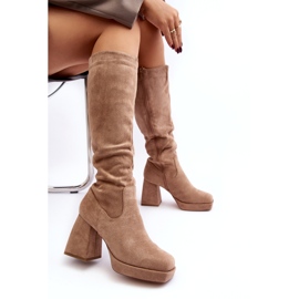 Ideal Shoes Beige isolierte Stiefel von Frauen bei Frauen 5
