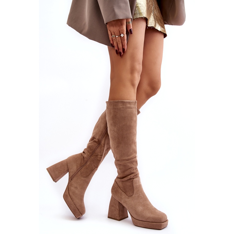 Ideal Shoes Beige isolierte Stiefel von Frauen bei Frauen 3