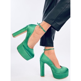 Grüne Plateaupumps 2