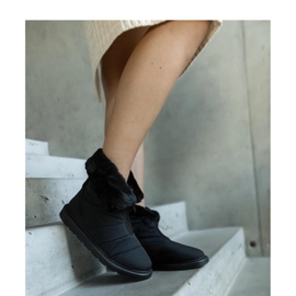 Schwarze isolierte Schneestiefel mit Kragen 1