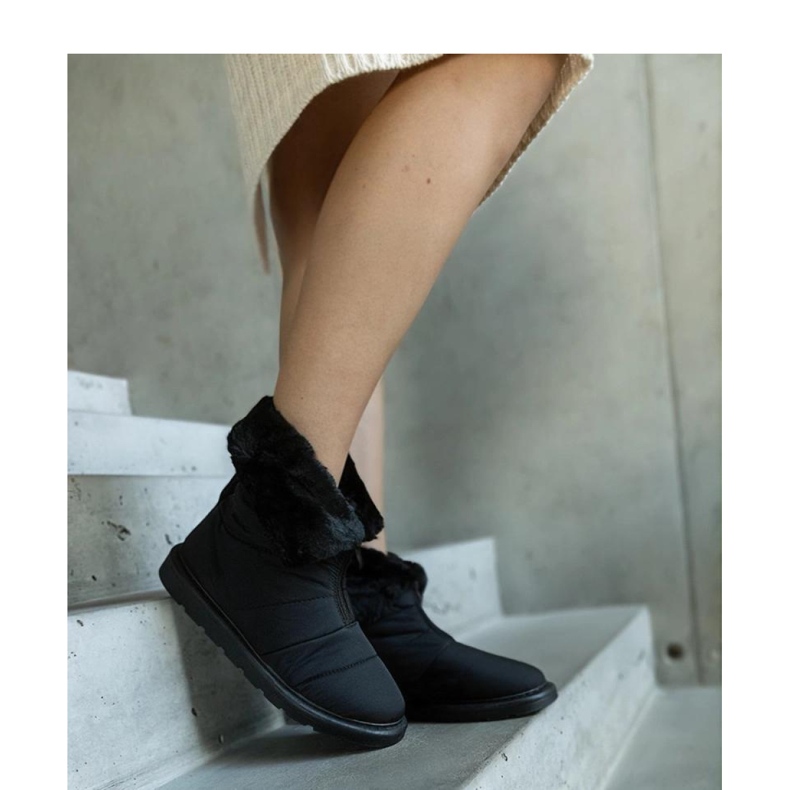 Schwarze isolierte Schneestiefel mit Kragen 1