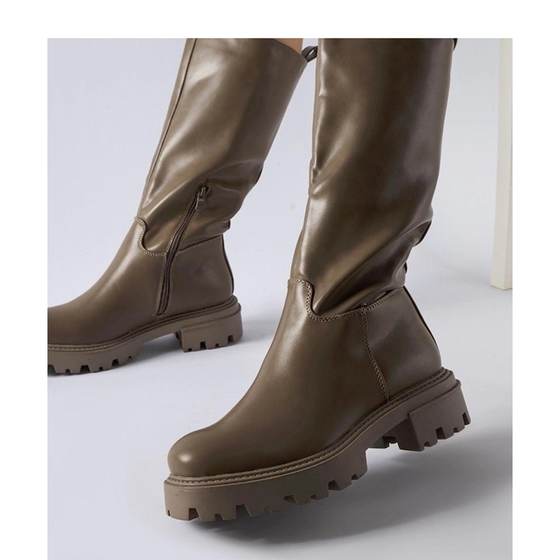 Braune isolierte flache Stiefel 1