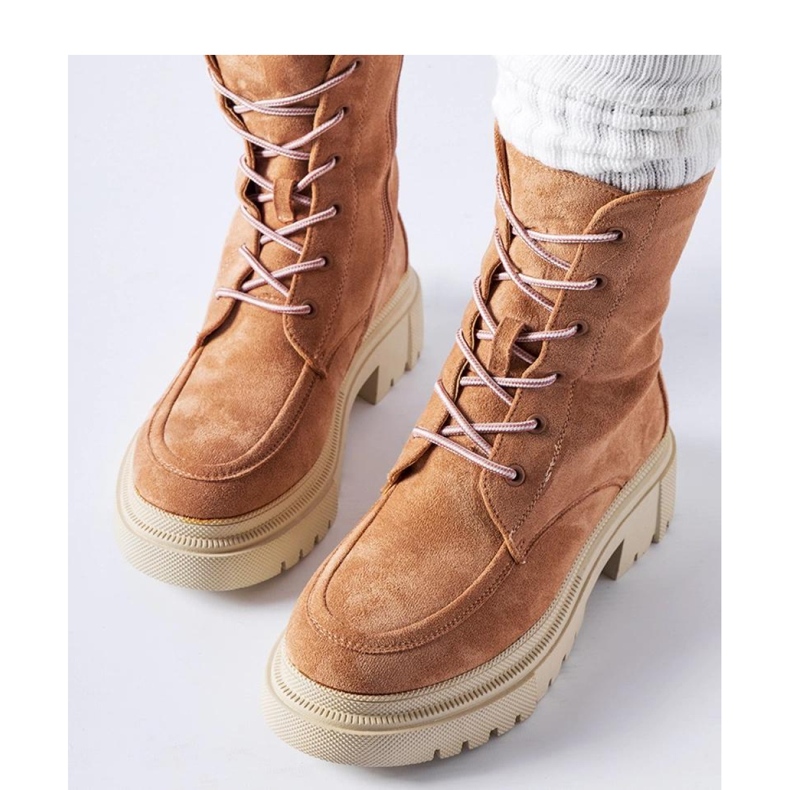 Stiefel mit massiver Riel-Sohle rot 1