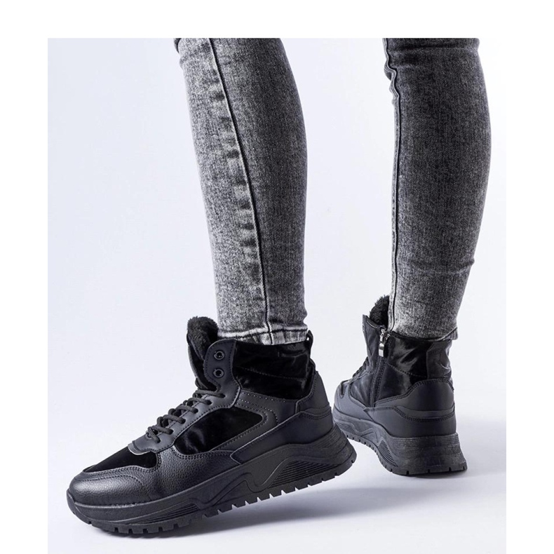 Schwarze isolierte hohe Sneakers von Malles - Solea 1