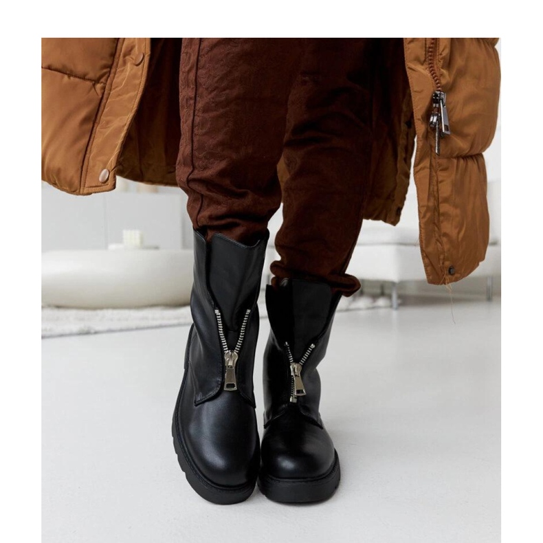 Schwarze, isolierte Stiefeletten mit Reißverschluss 1