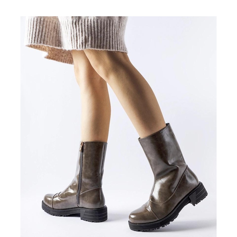 Dunkelgraue, isolierte Stiefeletten 1